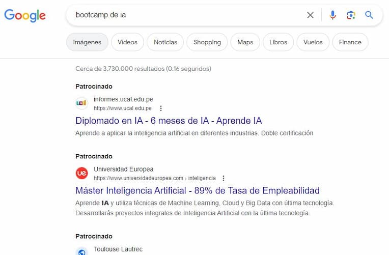 Ejemplo del SEA o publicidad pagada en una página de resultado de búsqueda de Google.